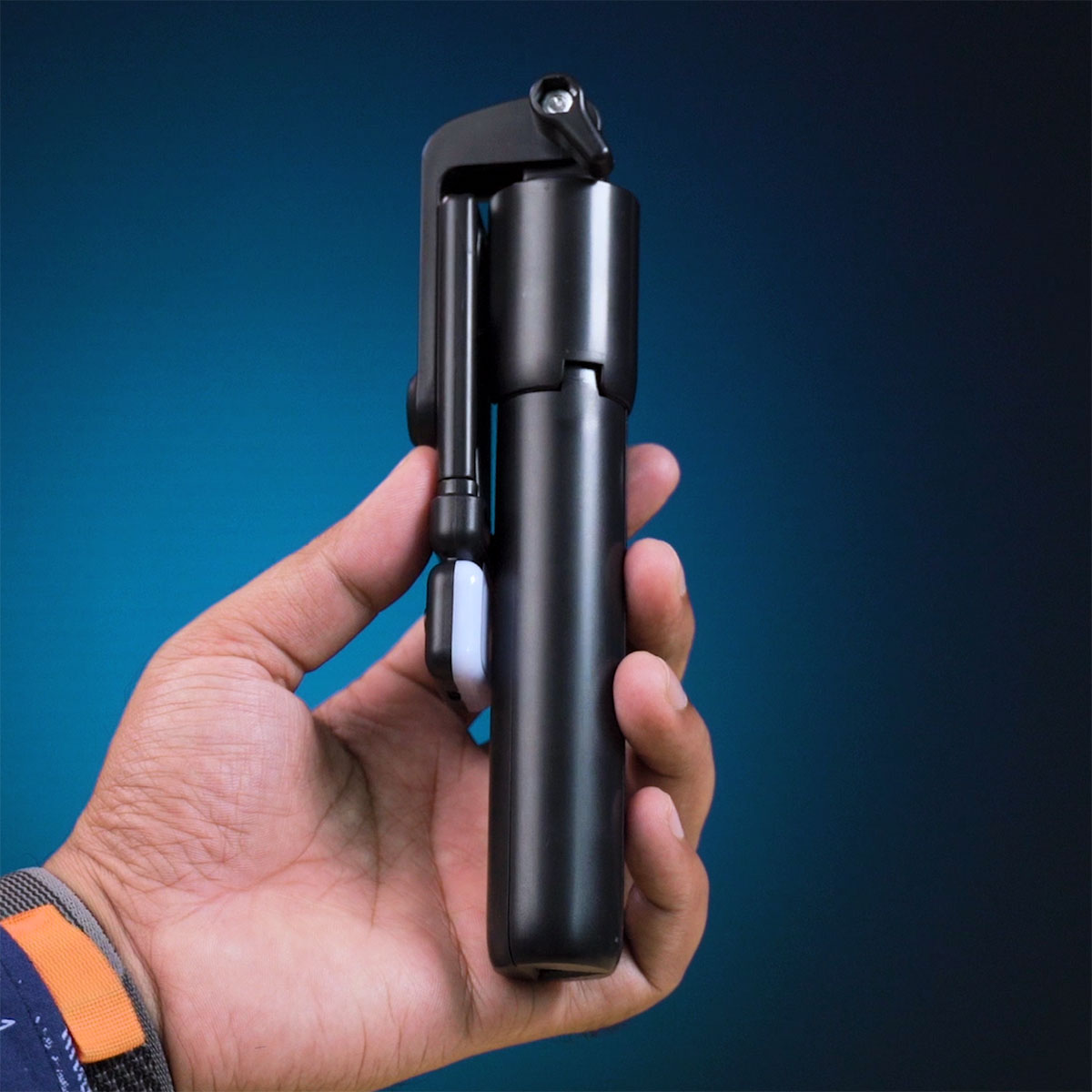 4-in-1 Multifunctional Selfie Stick, Tripod Stand, Bluetooth & Selfie Light